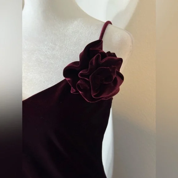 Steve Madden Women's Lucille Velvet Rosette Midi Red Wine Dress - Picture 6 of 6